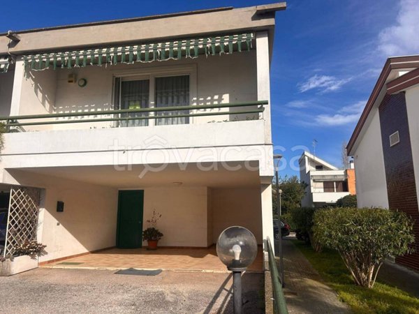 casa indipendente in vendita ad Aprilia