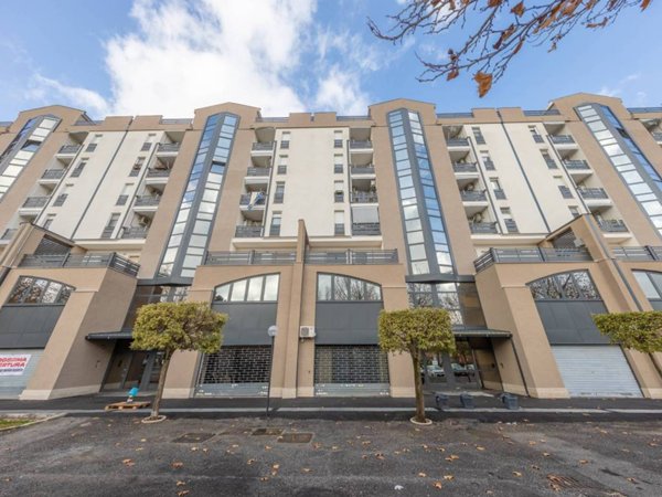 negozio in vendita ad Aprilia