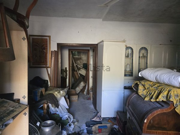 locale di sgombero in vendita ad Aprilia in zona Campo di Carne