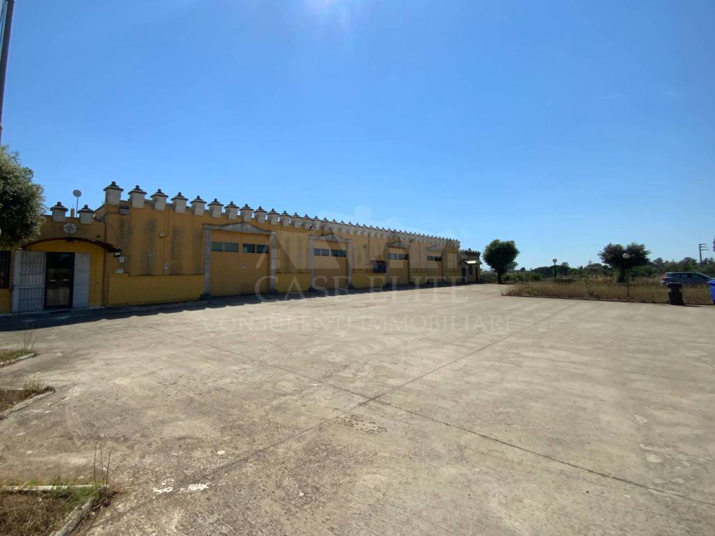 capannone in vendita ad Aprilia in zona Riserva Nuova