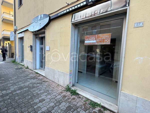 negozio in vendita ad Aprilia