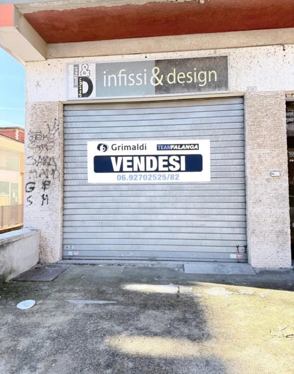 negozio in vendita ad Aprilia