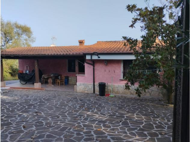 casa indipendente in vendita ad Aprilia in zona Cogna