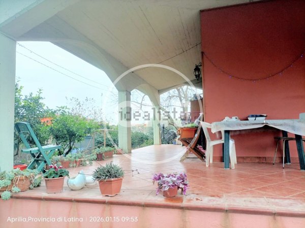 casa indipendente in vendita ad Aprilia in zona Campoleone