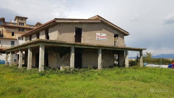 quadrivano in vendita ad Aprilia