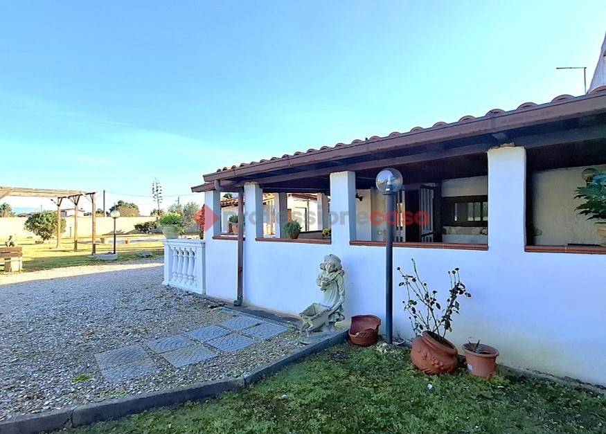 casa indipendente in vendita ad Aprilia in zona Genio Civile