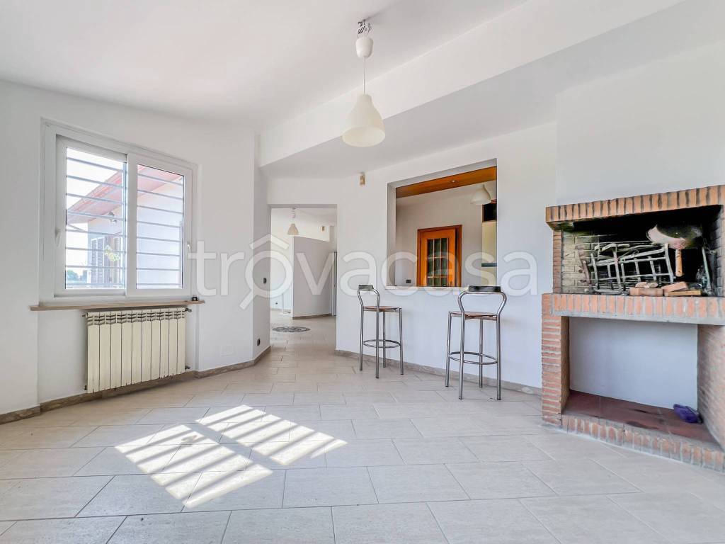 casa indipendente in vendita ad Aprilia in zona Fossignano