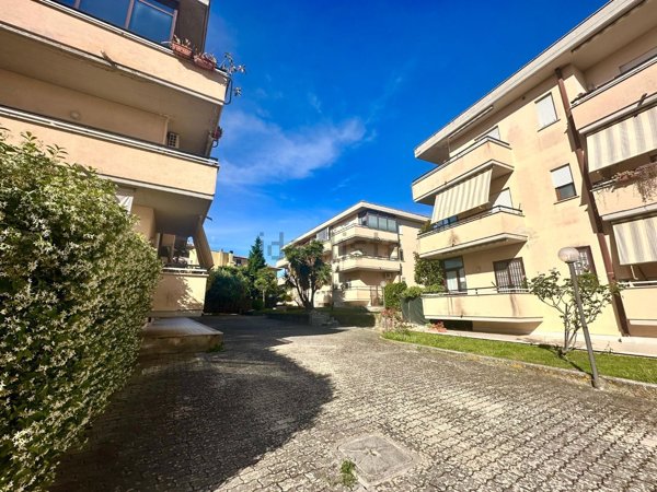 appartamento in vendita ad Aprilia in zona Campoleone