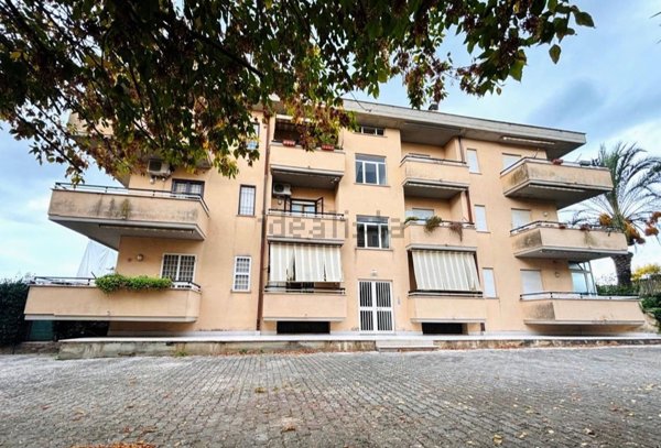 appartamento in vendita ad Aprilia in zona Campoleone