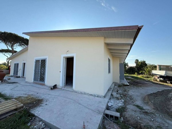 casa indipendente in vendita ad Aprilia in zona Fossignano