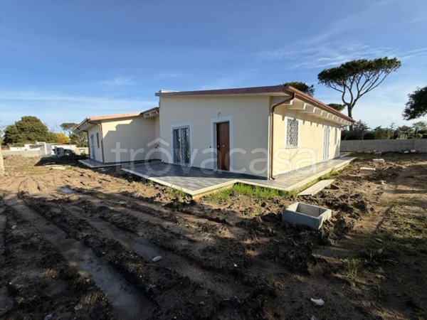 casa indipendente in vendita ad Aprilia in zona Fossignano