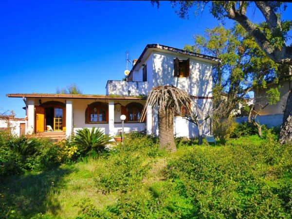 casa indipendente in vendita ad Aprilia in zona Campo di Carne