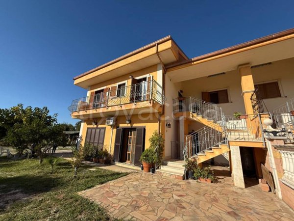 appartamento in vendita ad Aprilia in zona Cogna