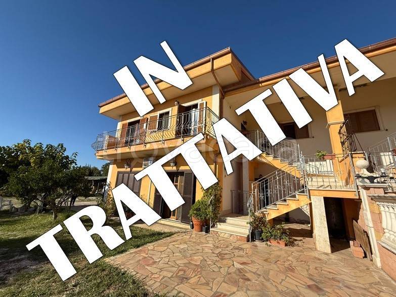 appartamento in vendita ad Aprilia in zona Cogna
