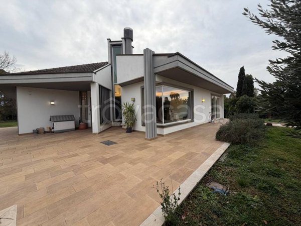 casa indipendente in vendita ad Aprilia in zona Pantanelle