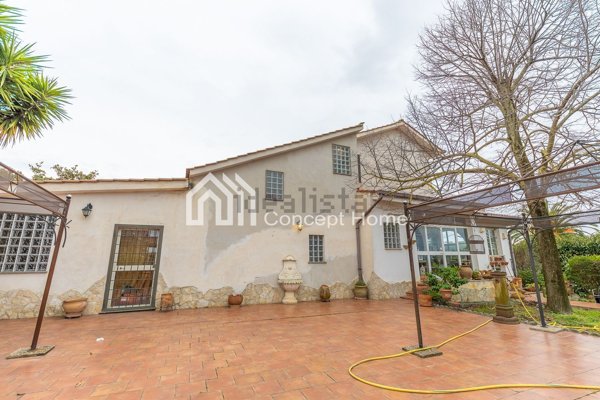 casa indipendente in vendita ad Aprilia in zona Casalazzara