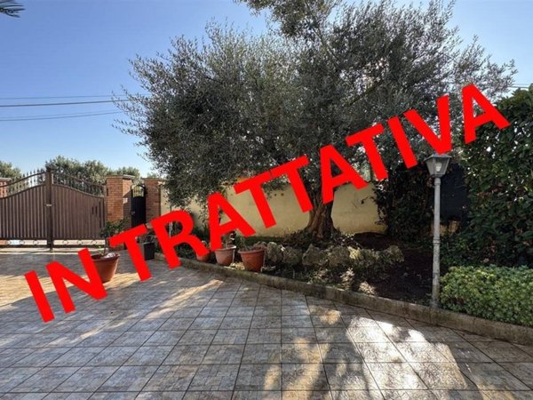 casa indipendente in vendita ad Aprilia in zona Campo di Carne