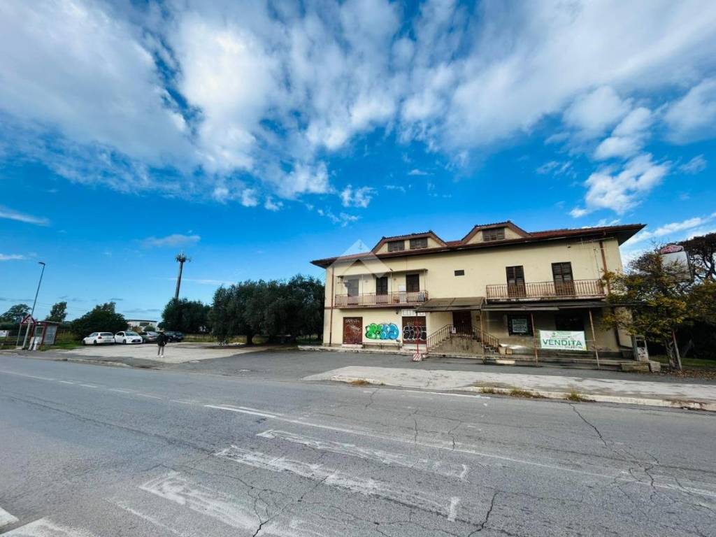 appartamento in vendita ad Aprilia in zona Casalazzara