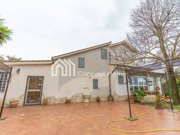 casa indipendente in vendita ad Aprilia in zona Campoleone