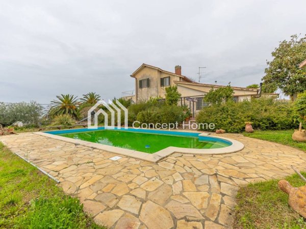 casa indipendente in vendita ad Aprilia in zona Campoleone