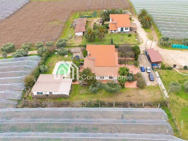 casa indipendente in vendita ad Aprilia in zona Casalazzara