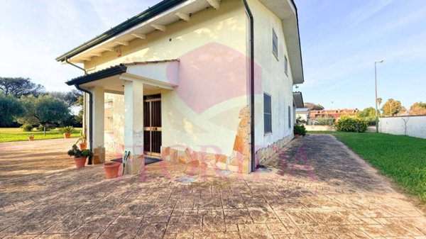 casa indipendente in vendita ad Aprilia in zona Campoverde