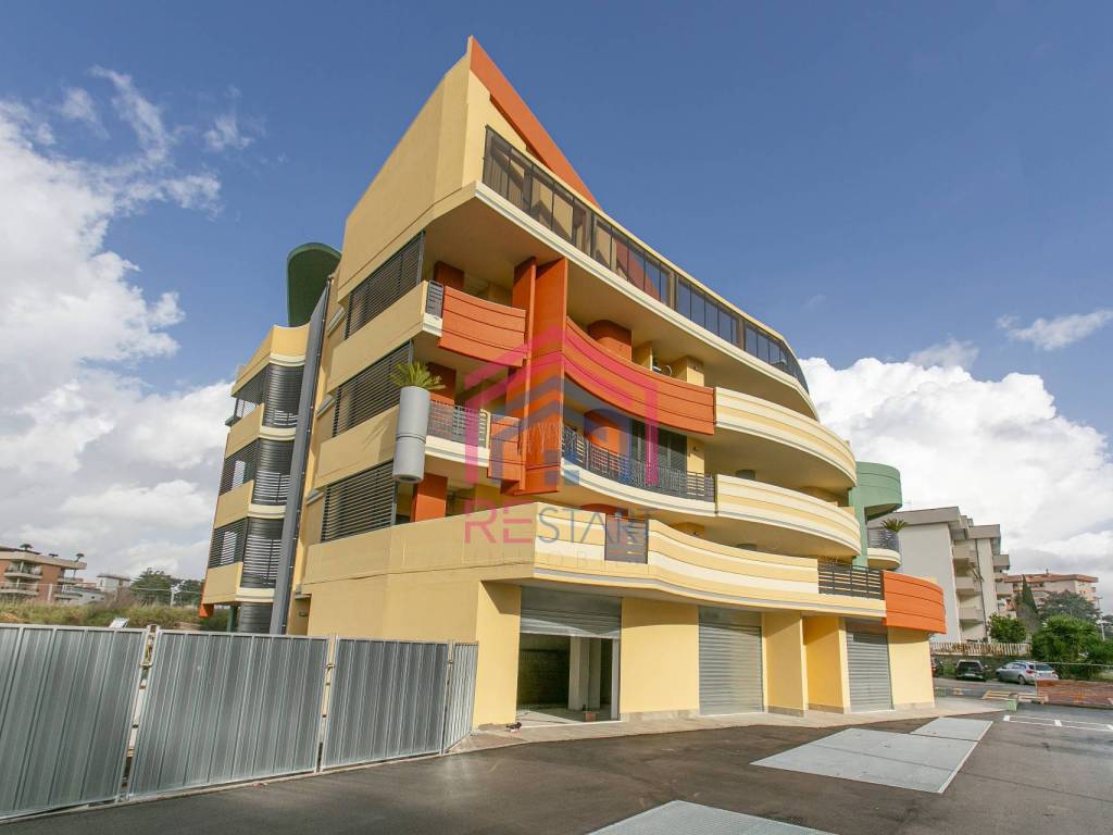 negozio in vendita ad Aprilia