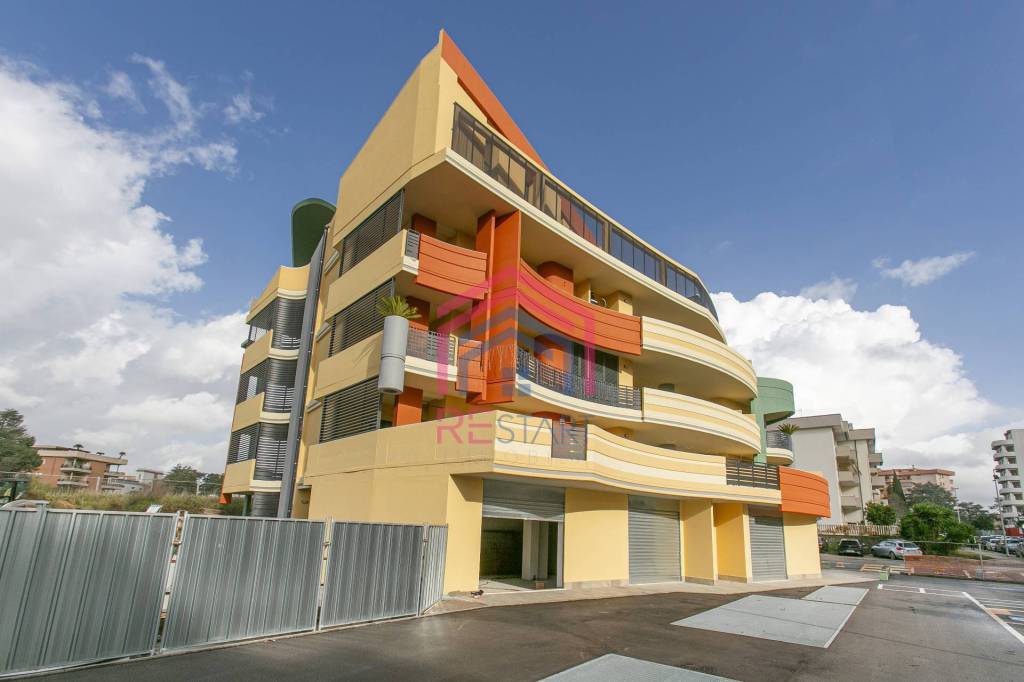 negozio in vendita ad Aprilia