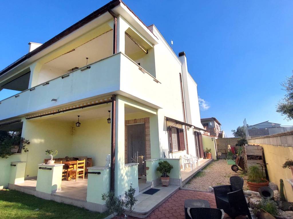 appartamento in vendita ad Aprilia in zona Campoverde