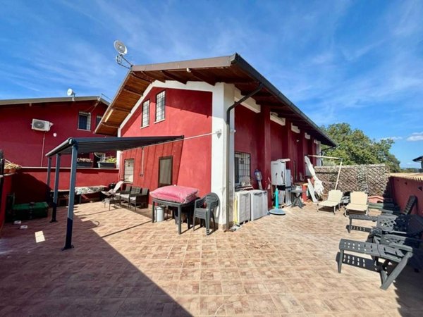 casa indipendente in vendita ad Aprilia in zona Campoleone