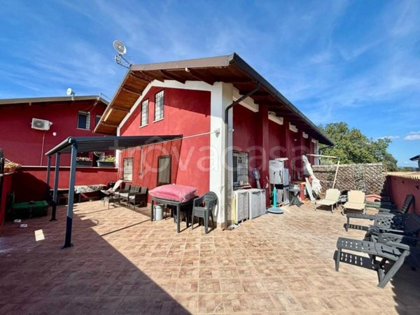 casa indipendente in vendita ad Aprilia in zona Casalazzara