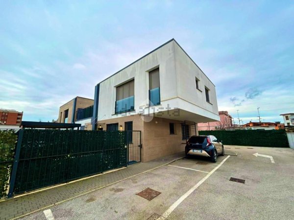 appartamento in vendita ad Aprilia