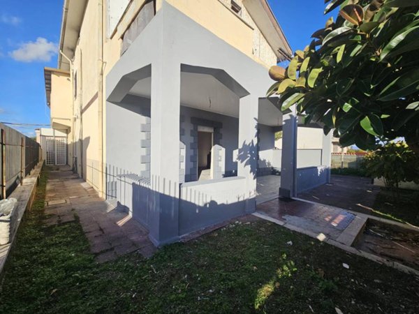 appartamento in vendita ad Aprilia in zona Campoverde