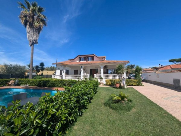 casa indipendente in vendita ad Aprilia in zona Campoverde