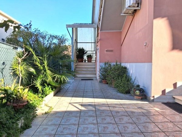 casa indipendente in vendita ad Aprilia in zona Leda