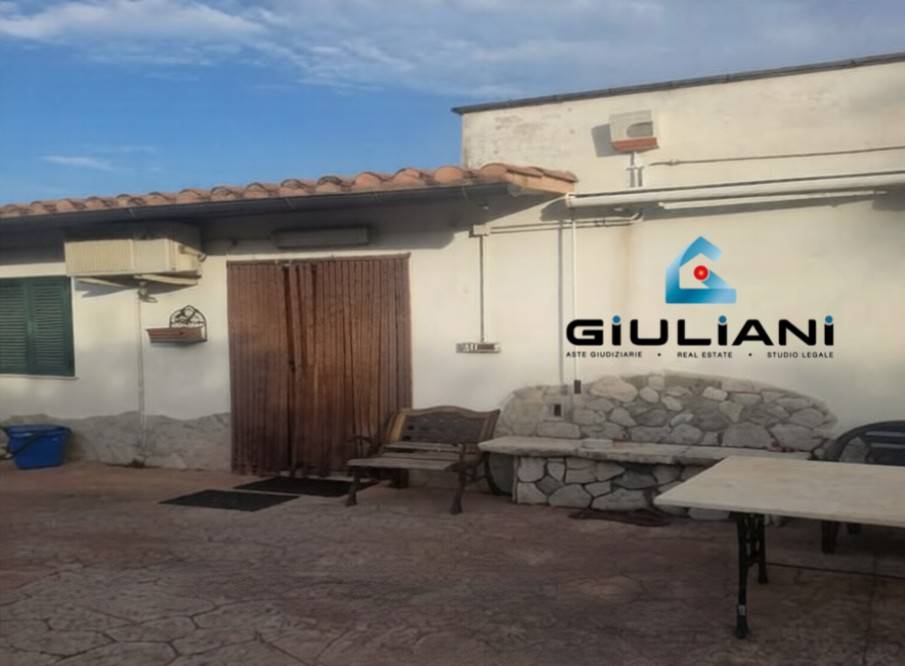casa indipendente in vendita ad Aprilia in zona Fossignano