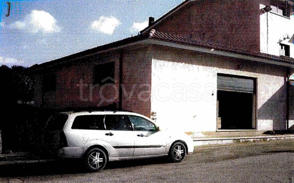 capannone in vendita ad Aprilia in zona Fossignano