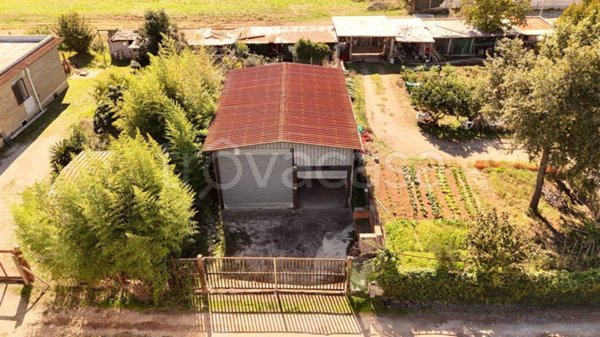 locale commerciale in vendita ad Aprilia in zona Campo di Carne