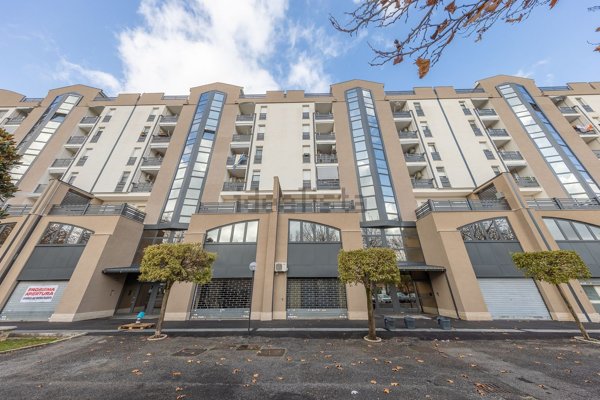 locale commerciale in vendita ad Aprilia