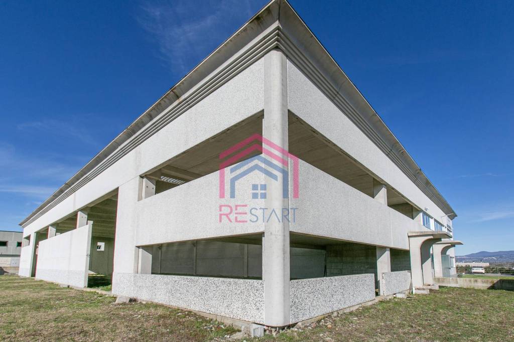 locale commerciale in vendita ad Aprilia