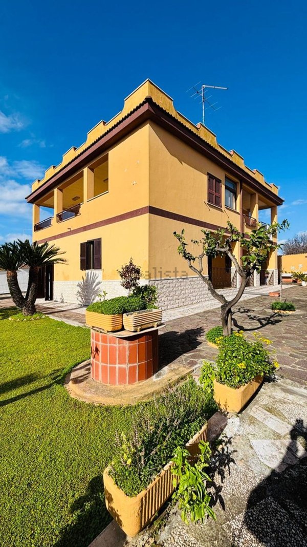 casa indipendente in vendita ad Aprilia in zona Cogna