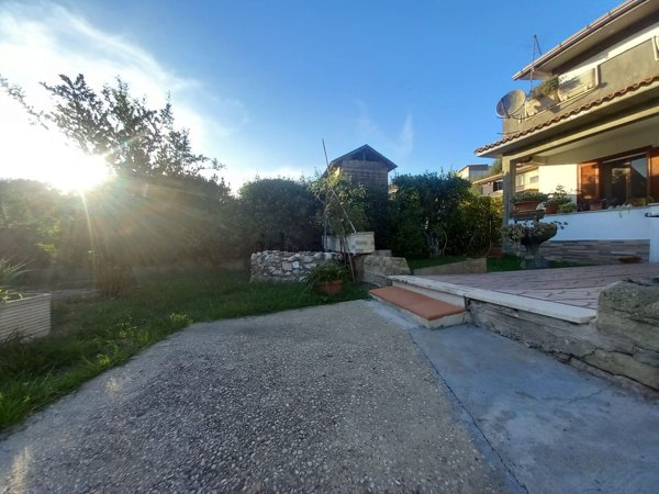 casa indipendente in vendita ad Aprilia