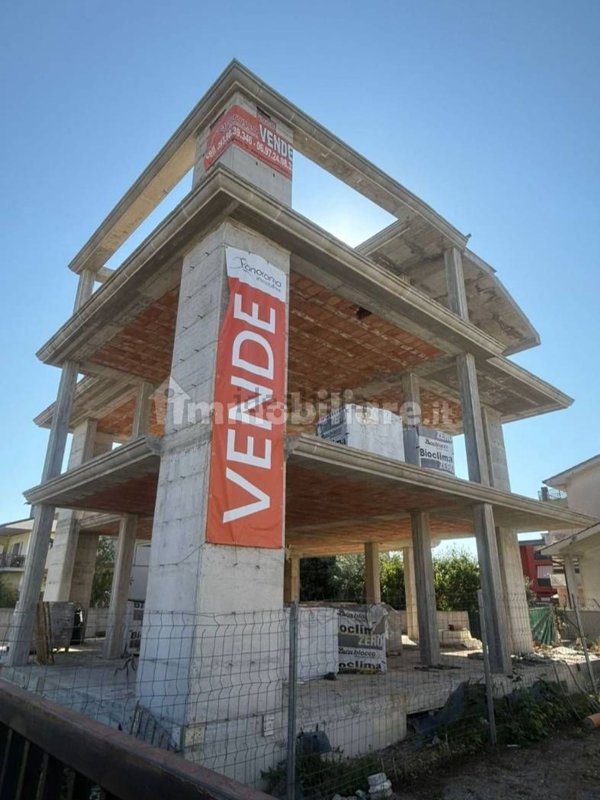 esavano in vendita ad Aprilia