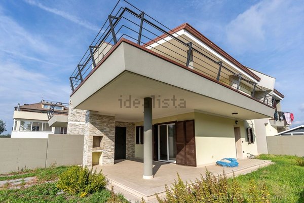 casa indipendente in vendita ad Aprilia