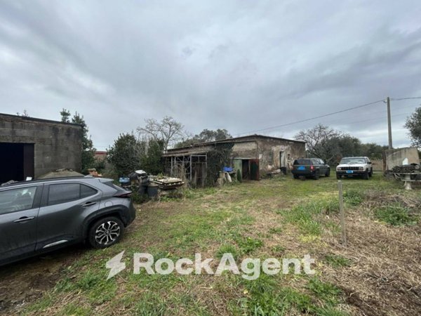casa indipendente in vendita ad Aprilia in zona Riserva Nuova