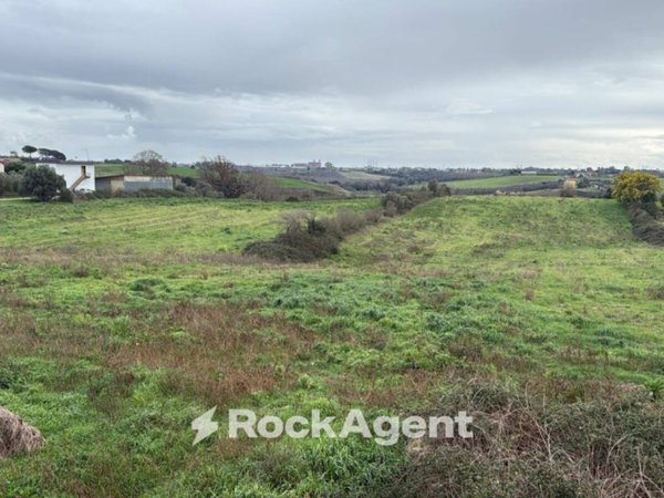 casa indipendente in vendita ad Aprilia in zona Riserva Nuova