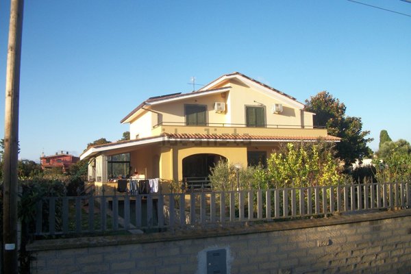 casa indipendente in vendita ad Aprilia