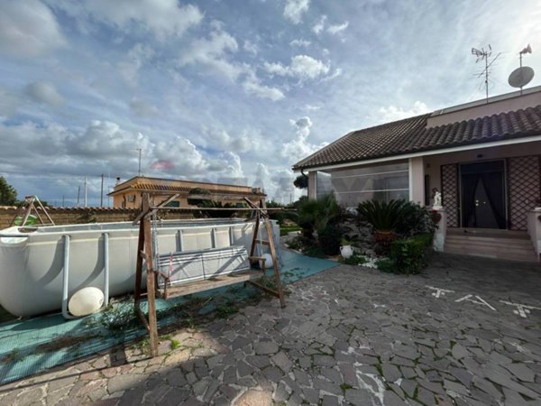 casa indipendente in vendita ad Aprilia in zona Campo di Carne