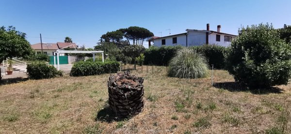 casa indipendente in vendita ad Aprilia in zona Pantanelle