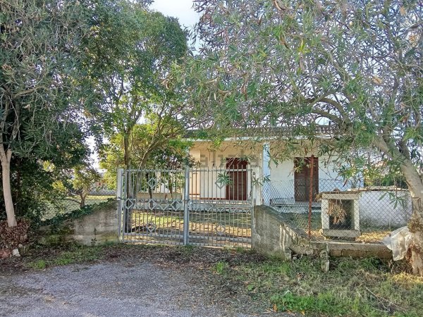 casa indipendente in vendita ad Aprilia in zona Campoverde